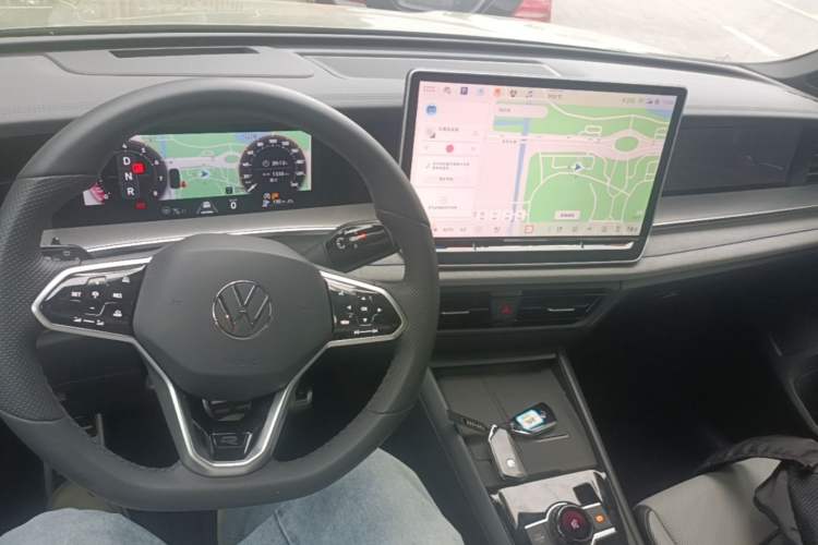 Used Volkswagen Tayron 2025 Tiguan L 380TSI 4Motion Luxury Center Console