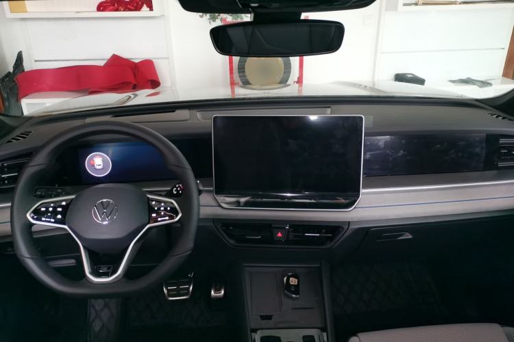 Used Volkswagen Tayron 2025 Tiguan L 380TSI 4Motion Luxury Center Console