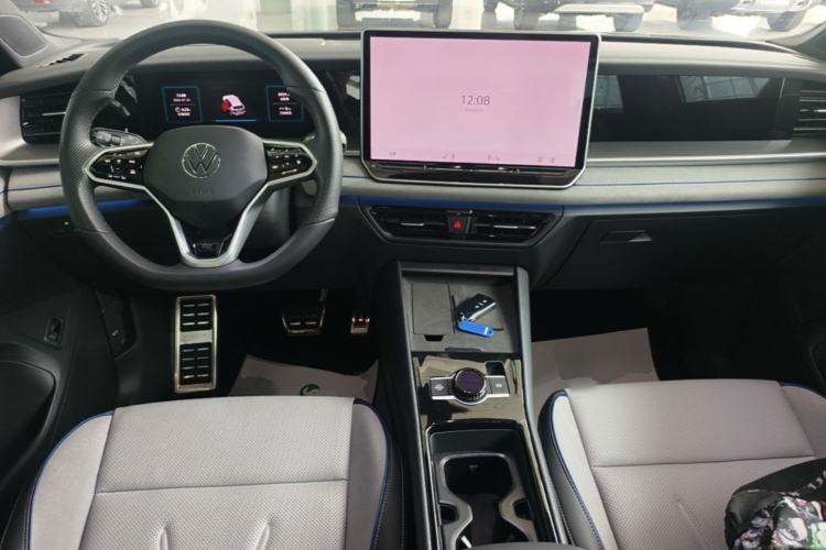 Used Volkswagen Tayron 2025 Tiguan L 380TSI 4Motion Luxury Easy Package Center Console