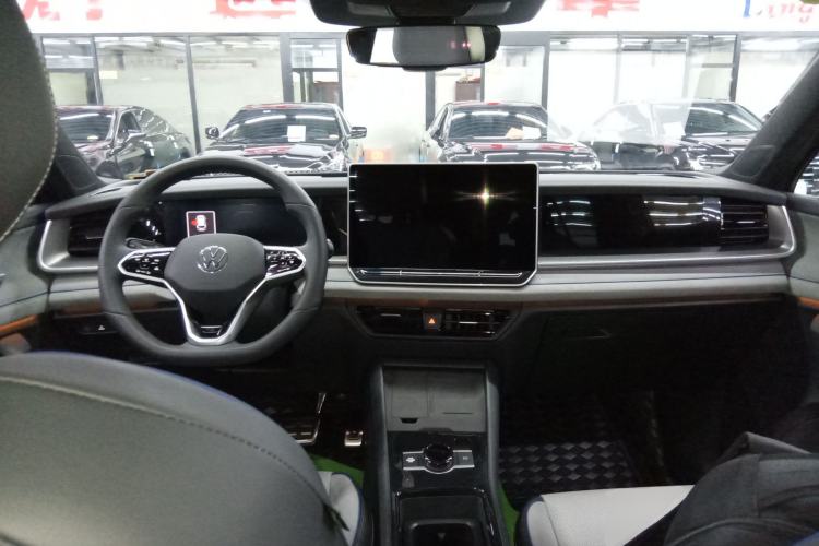 Used Volkswagen Tayron 2025 Tiguan L 380TSI 4Motion Luxury Easy Package Center Console