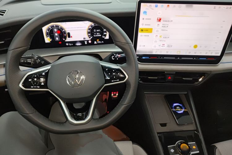 Used Volkswagen Tayron 2025 Tiguan L 380TSI 4Motion Luxury Center Console