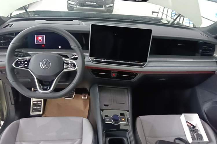 Used Volkswagen Tayron 2025 Tiguan L 380TSI 4Motion Luxury Center Console