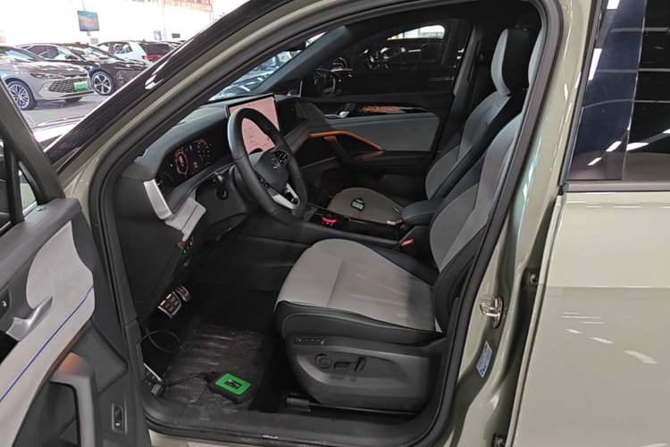 Used Volkswagen Tayron 2025 Tiguan L 380TSI 4Motion Luxury Easy Package Driver Seat