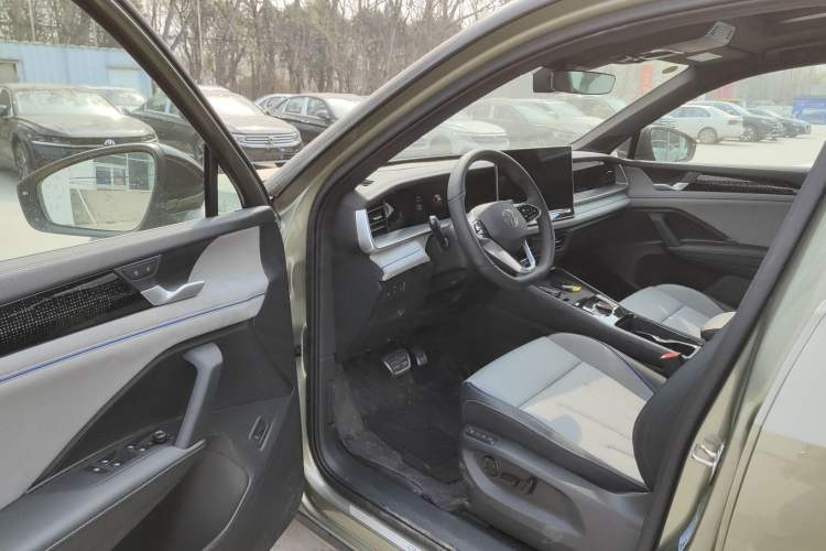 Used Volkswagen Tayron 2025 Tiguan L 380TSI 4Motion Luxury Easy Package Driver Seat