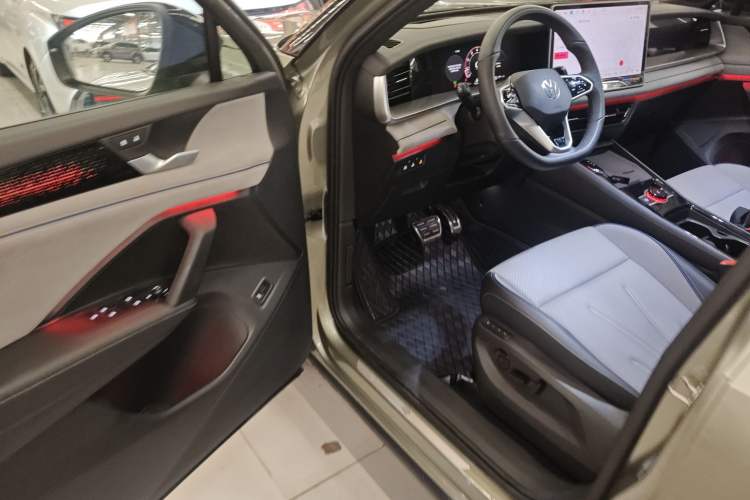 Used Volkswagen Tayron 2025 Tiguan L 380TSI 4Motion Luxury Easy Package Driver Seat