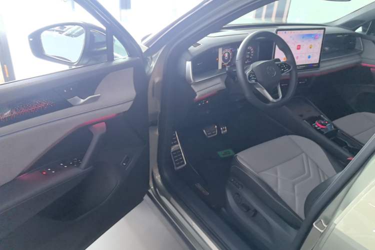 Used Volkswagen Tayron 2025 Tiguan L 380TSI 4Motion Luxury Driver Seat