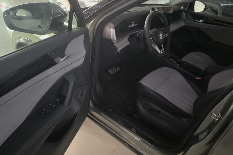 Used Volkswagen Tayron 2025 Tiguan L 380TSI 4Motion Luxury Easy Package Driver Seat