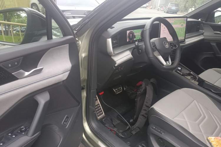 Used Volkswagen Tayron 2025 Tiguan L 380TSI 4Motion Luxury Driver Seat