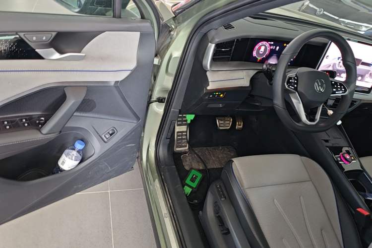 Used Volkswagen Tayron 2025 Tiguan L 380TSI 4Motion Luxury Easy Package Driver Seat