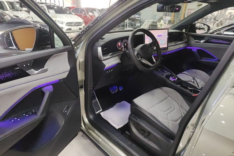 Used Volkswagen Tayron 2025 Tiguan L 380TSI 4Motion Luxury Easy Package Driver Seat