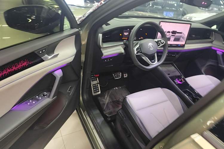 Used Volkswagen Tayron 2025 Tiguan L 380TSI 4Motion Luxury Easy Package Driver Seat