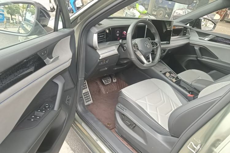 Used Volkswagen Tayron 2025 Tiguan L 380TSI 4Motion Luxury Easy Package Driver Seat