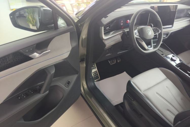 Used Volkswagen Tayron 2025 Tiguan L 380TSI 4Motion Luxury Easy Package Driver Seat