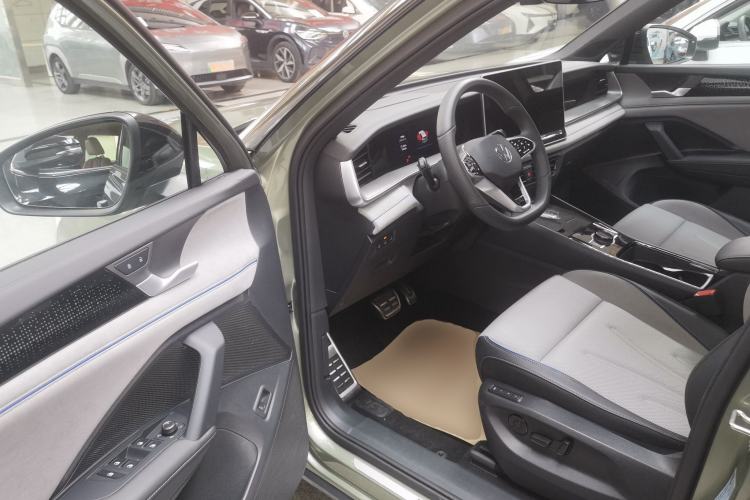 Used Volkswagen Tayron 2025 Tiguan L 380TSI 4Motion Luxury Easy Package Driver Seat