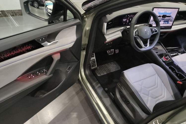 Used Volkswagen Tayron 2025 Tiguan L 380TSI 4Motion Luxury Easy Package Driver Seat