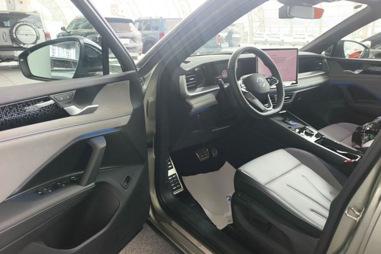 Used Volkswagen Tayron 2025 Tiguan L 380TSI 4Motion Luxury Easy Package Driver Seat