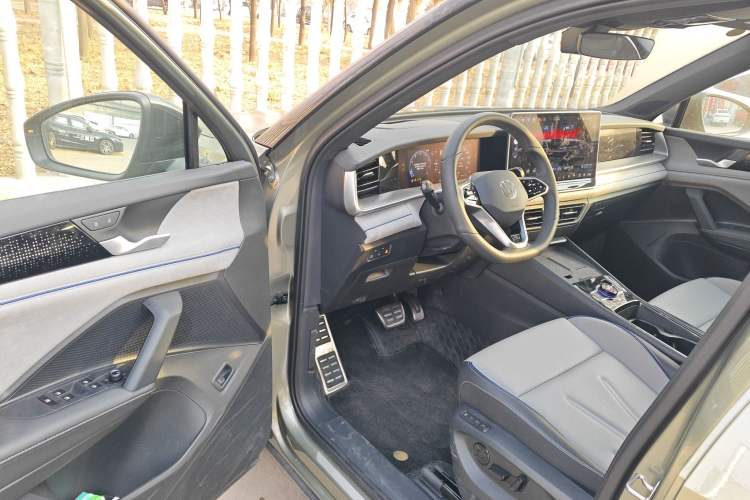 Used Volkswagen Tayron 2025 Tiguan L 380TSI 4Motion Luxury Easy Package Driver Seat