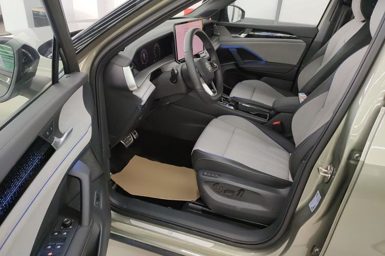 Used Volkswagen Tayron 2025 Tiguan L 380TSI 4Motion Luxury Easy Package Driver Seat