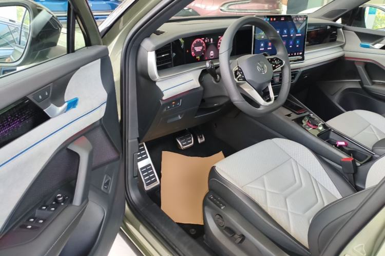 Used Volkswagen Tayron 2025 Tiguan L 380TSI 4Motion Luxury Driver Seat