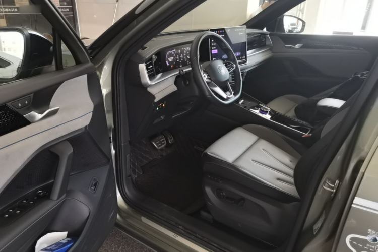 Used Volkswagen Tayron 2025 Tiguan L 380TSI 4Motion Luxury Easy Package Driver Seat
