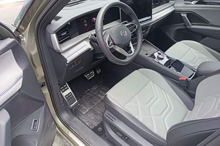 Used Volkswagen Tayron 2025 Tiguan L 380TSI 4Motion Luxury Easy Package Driver Seat