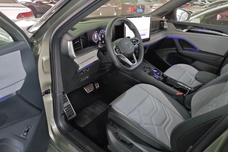 Used Volkswagen Tayron 2025 Tiguan L 380TSI 4Motion Luxury Easy Package Driver Seat