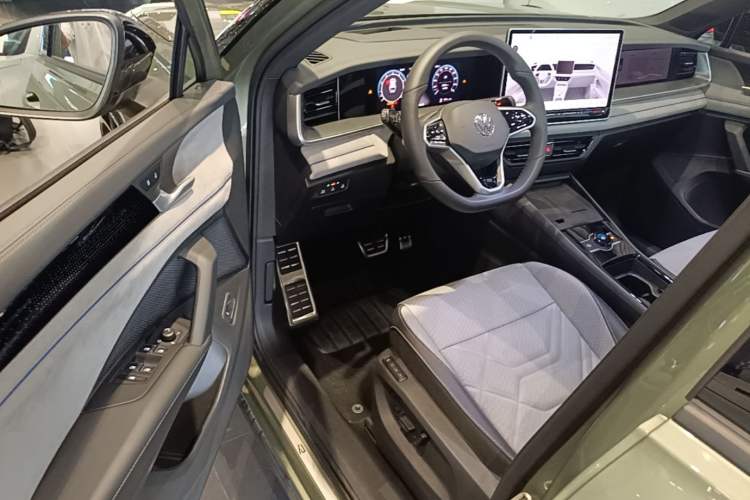 Used Volkswagen Tayron 2025 Tiguan L 380TSI 4Motion Luxury Easy Package Driver Seat