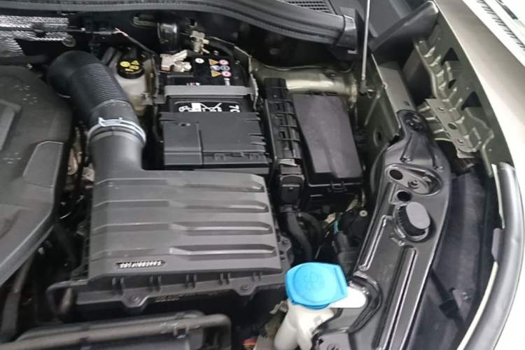 Used Volkswagen Tayron 2025 Tiguan L 380TSI 4Motion Luxury Engine Bay Left