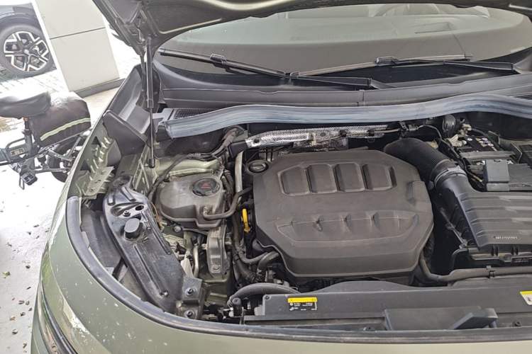 Used Volkswagen Tayron 2025 Tiguan L 380TSI 4Motion Luxury Engine Bay Right