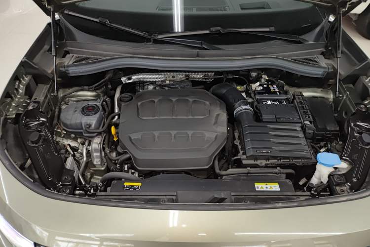 Used Volkswagen Tayron 2025 Tiguan L 380TSI 4Motion Luxury Engine Bay