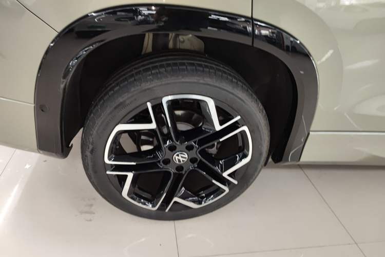 Used Volkswagen Tayron 2025 Tiguan L 380TSI 4Motion Luxury Exterior 5