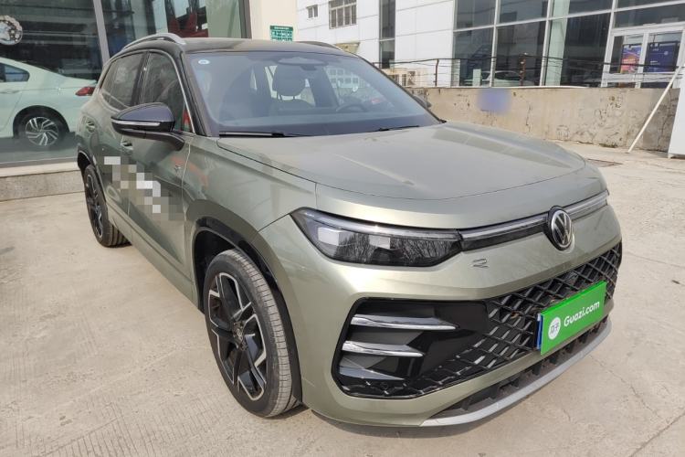Used Volkswagen Tayron 2025 Tiguan L 380TSI 4Motion Luxury Easy Package Front Right 45 Deg