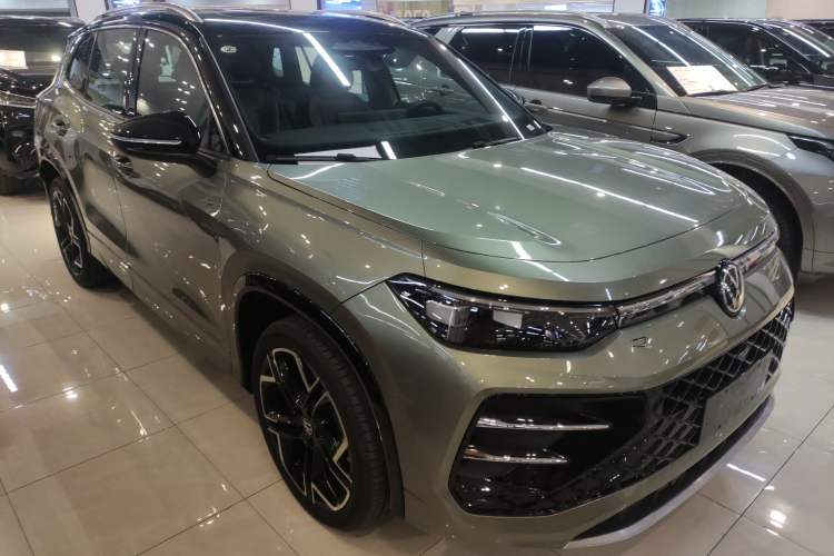 Used Volkswagen Tayron 2025 Tiguan L 380TSI 4Motion Luxury Easy Package Front Right 45 Deg