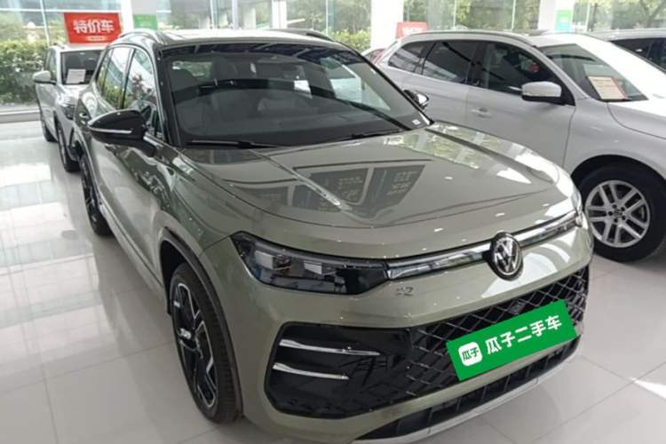 Used Volkswagen Tayron 2025 Tiguan L 380TSI 4Motion Luxury Front Right 45 Deg