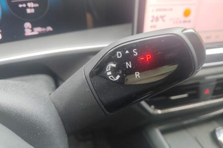 Used Volkswagen Tayron 2025 Tharu L 330TSI Two-Wheel Drive Elite City Package Gear Lever