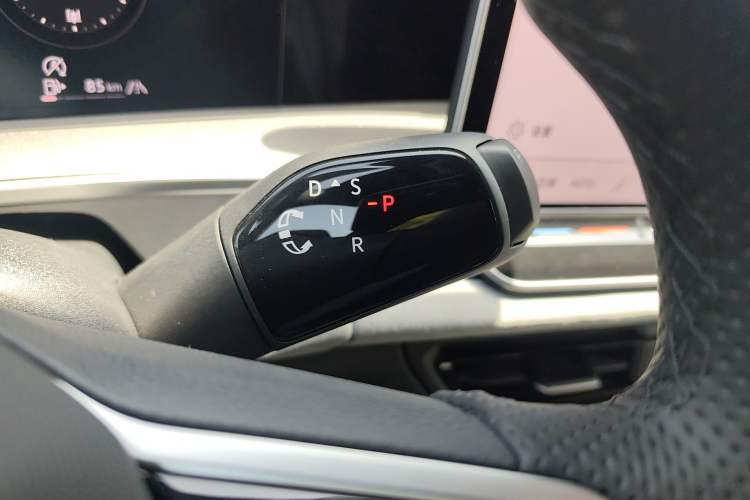 Used Volkswagen Tayron 2025 Tiguan L 380TSI 4Motion Luxury Easy Package Gear Lever