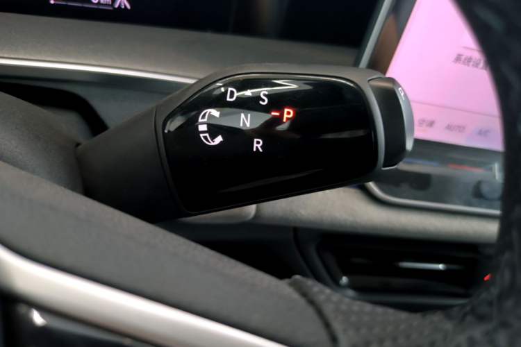 Used Volkswagen Tayron 2025 Tiguan L 380TSI 4Motion Luxury Easy Package Gear Lever