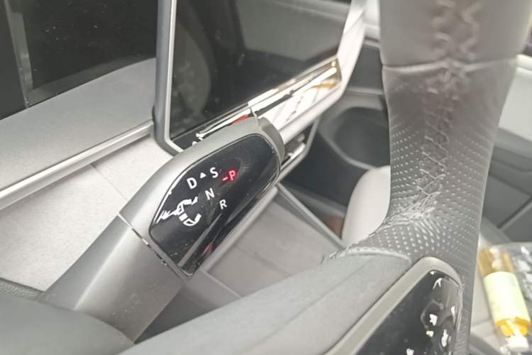 Used Volkswagen Tayron 2025 Tiguan L 380TSI 4Motion Luxury Easy Package Gear Lever
