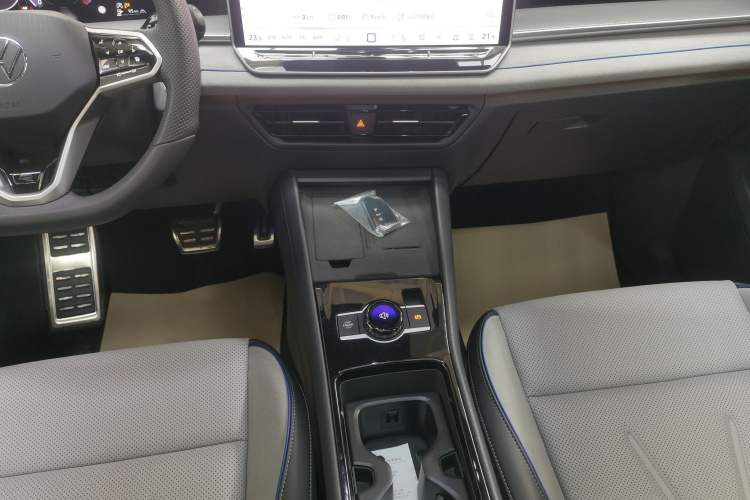 Used Volkswagen Tayron 2025 Tiguan L 380TSI 4Motion Luxury Easy Package Gear Lever