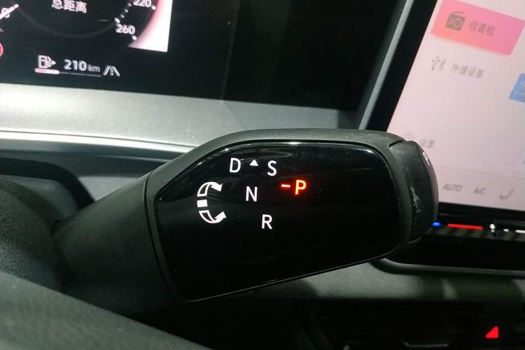 Used Volkswagen Tayron 2025 Tiguan L 380TSI 4Motion Luxury Easy Package Gear Lever