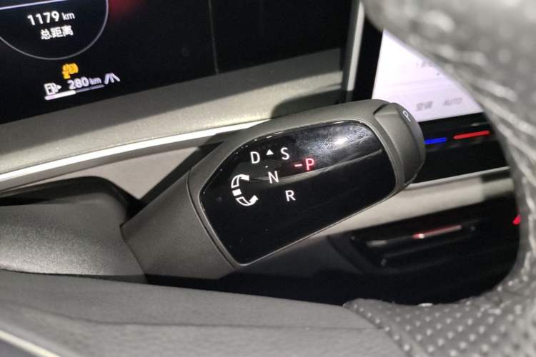 Used Volkswagen Tayron 2025 Tiguan L 380TSI 4Motion Luxury Easy Package Gear Lever