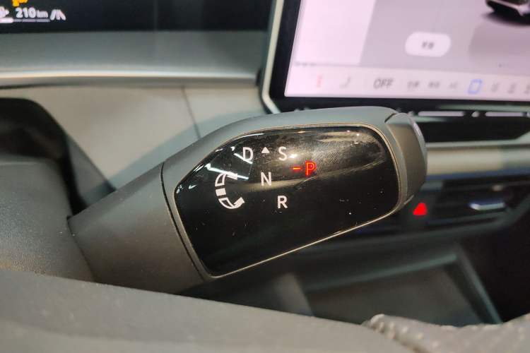 Used Volkswagen Tayron 2025 Tiguan L 380TSI 4Motion Luxury Easy Package Gear Lever
