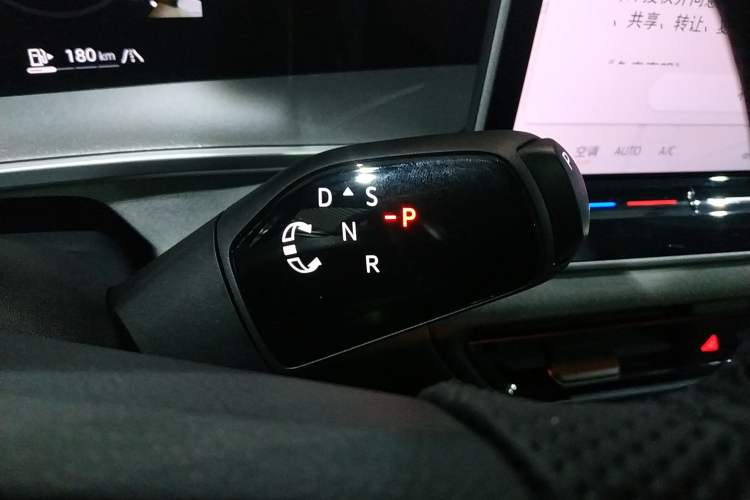 Used Volkswagen Tayron 2025 Tiguan L 380TSI 4Motion Luxury Easy Package Gear Lever