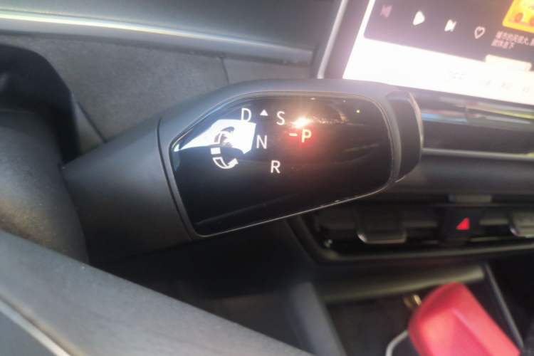 Used Volkswagen Tayron 2025 Tharu L 330TSI Two-Wheel Drive Elite City Package Gear Lever
