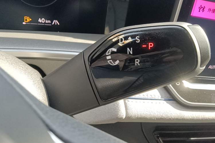 Used Volkswagen Tayron 2025 Tiguan L 380TSI 4Motion Luxury Easy Package Gear Lever
