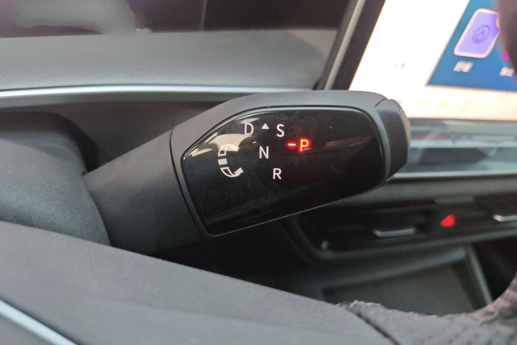 Used Volkswagen Tayron 2025 Tharu L 330TSI Two-Wheel Drive Elite City Package Gear Lever