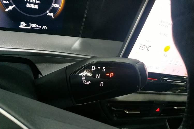 Used Volkswagen Tayron 2025 Tiguan L 380TSI 4Motion Luxury Easy Package Gear Lever