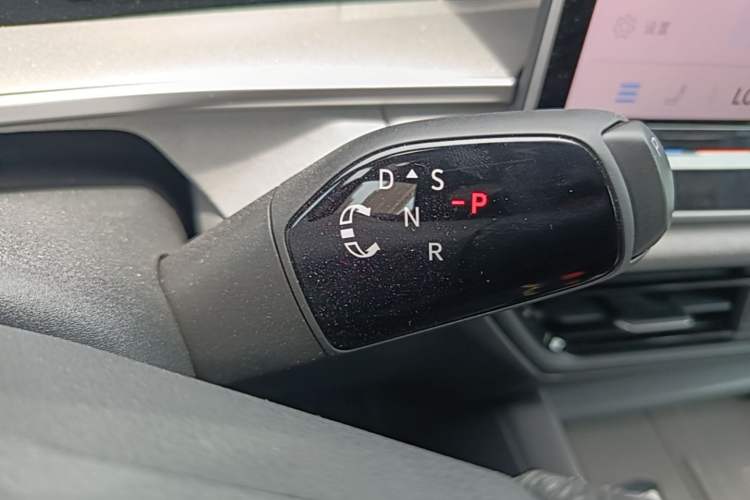 Used Volkswagen Tayron 2025 Tiguan L 380TSI 4Motion Luxury Easy Package Gear Lever