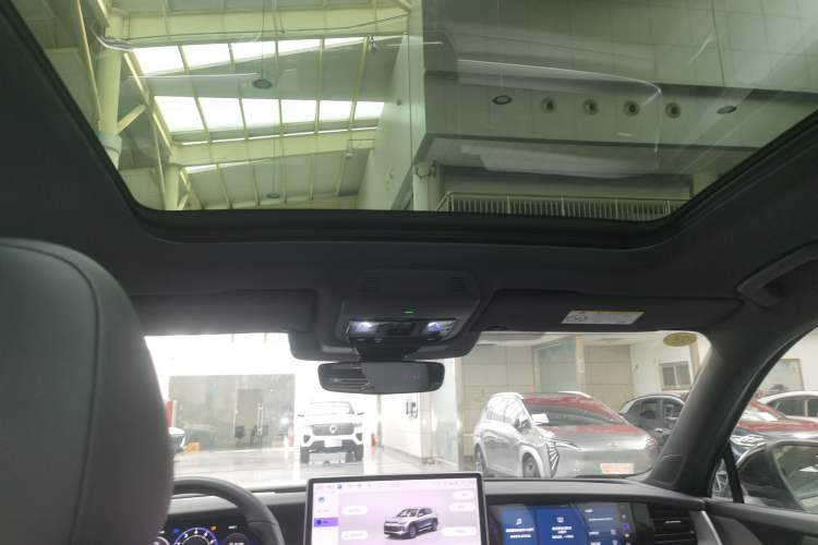 Used Volkswagen Tayron 2025 Tiguan L 380TSI 4Motion Luxury Easy Package Headliner