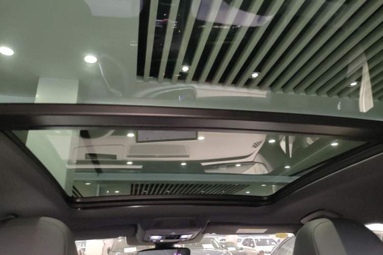 Used Volkswagen Tayron 2025 Tiguan L 380TSI 4Motion Luxury Easy Package Headliner